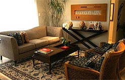 O aparador funciona tanto para decorar a casa quanto para organizar