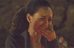 Helena se desespera ao ver acidente